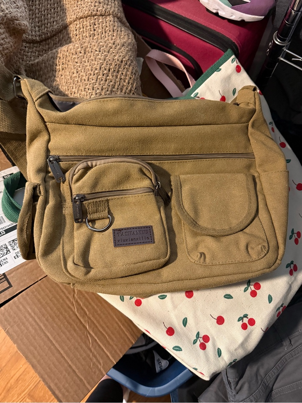 TASTAMU Canvas Messenger Bag in Olive Green with Multiple Front Pockets